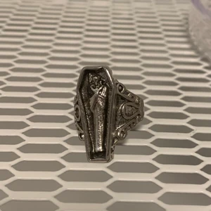 grav ring - FRAKTEN KOSTAR 10KR 🫶