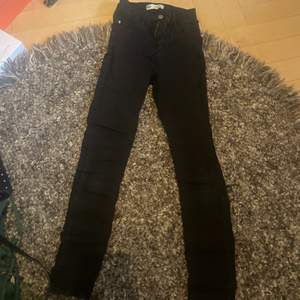 Storlek XS jeans från ginatricot, modell Molly. Väl använda men inga skador