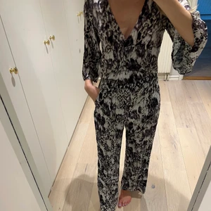 Twist & Tango jumpsuit - En superluftig och bekväm jumpsuit från Twist & Tango i storlek 34!💜💗💕