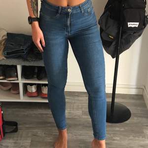Högmidjade jeans från Gina Tricot  