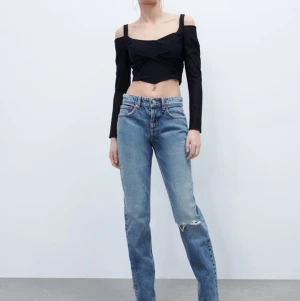 Zara full length - Jeans från Zara i modellen Mid Rise straight full length. Aldrig provade så helt i nyskick. Säljer pga köpte dubbla par. I storlek 36 💙 nypris 399kr