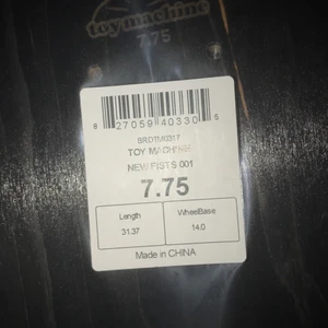 Toy matching skateboard helt ny - Jag fick den gratis på en skatetävling men den är för liten storlek för mig. Den är inplastad och helt oanvänd. Original pris: 650 men jag säljer för 500kr. Bredden är 7,75  Pris kan diskuteras