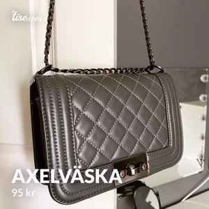 Axelväska - Från fina tricot