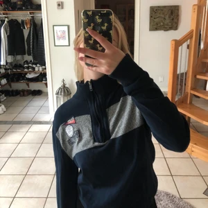 Tröja - Fin halv zip ifrån ”ERLA OF SWEDEN” i storlek S, i fint skick🥳