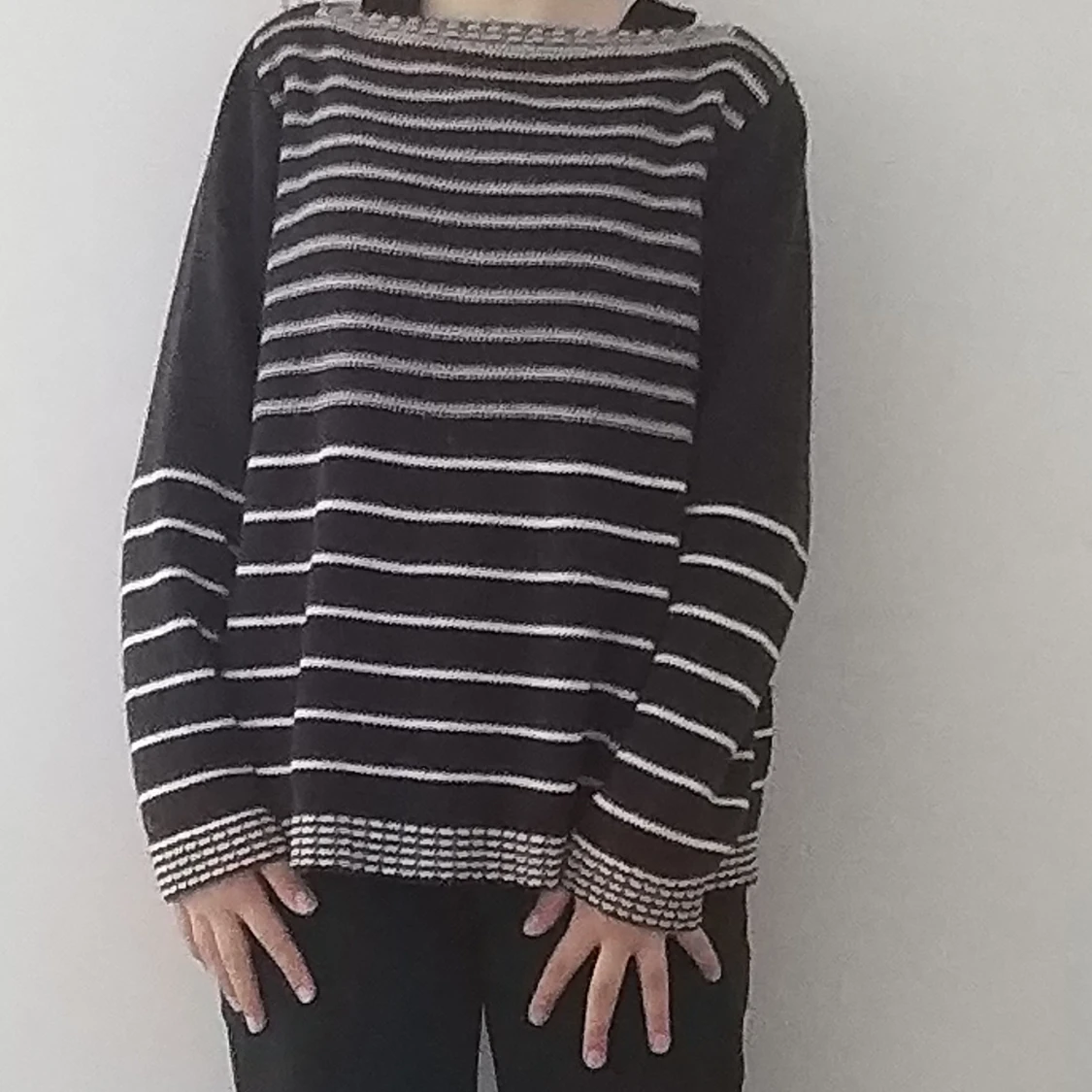 Mörk brun randig stickad tröja oversized