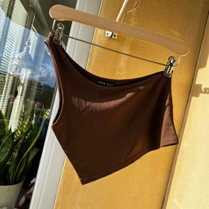 One shoulder topp - Kan hämtas i Telefonplan alternativt fraktas och då står köparen för frakt 🌸