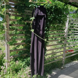 Byxdress - Superskön och vacker byxdress i skönt tyg. Kan både skicka spårbart och icke spårbart. Barnstorlek men passar mig som har S/M