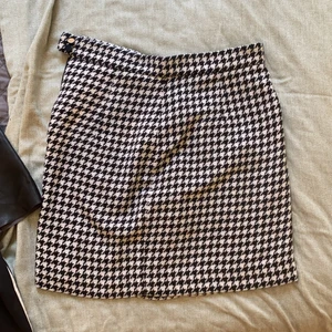 Kjol  - Från monki i storlek 38, säljer för 50 kr