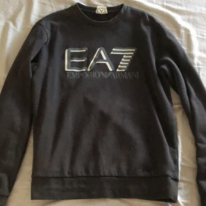 Armani tröja i storlek S-M - Armani tröja i storlek S men passar även M. 