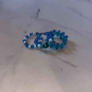 3 pack handgjorda ringar - Handgjorda ringar i blått, går även att beställa i oranget/gult. Storkleken går att anpassa efter kunds önskemål och kund står för frakt 