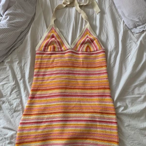 Pull&bear beach klänning - Pull&bear strand klänning stickad i storlek L helt oanvänd🧡❤️