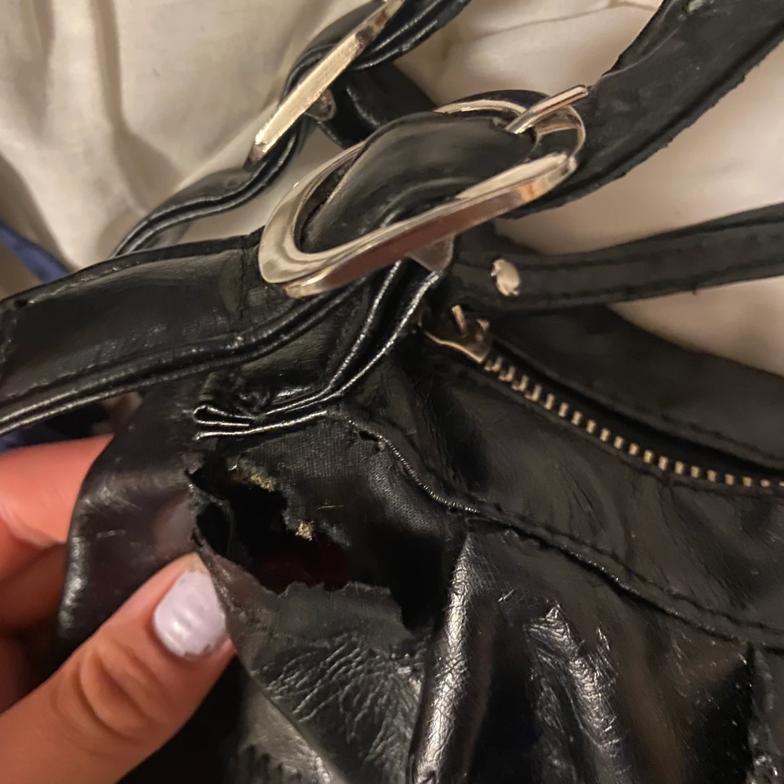 Trendig skitsnygg svart axelväska  - 91