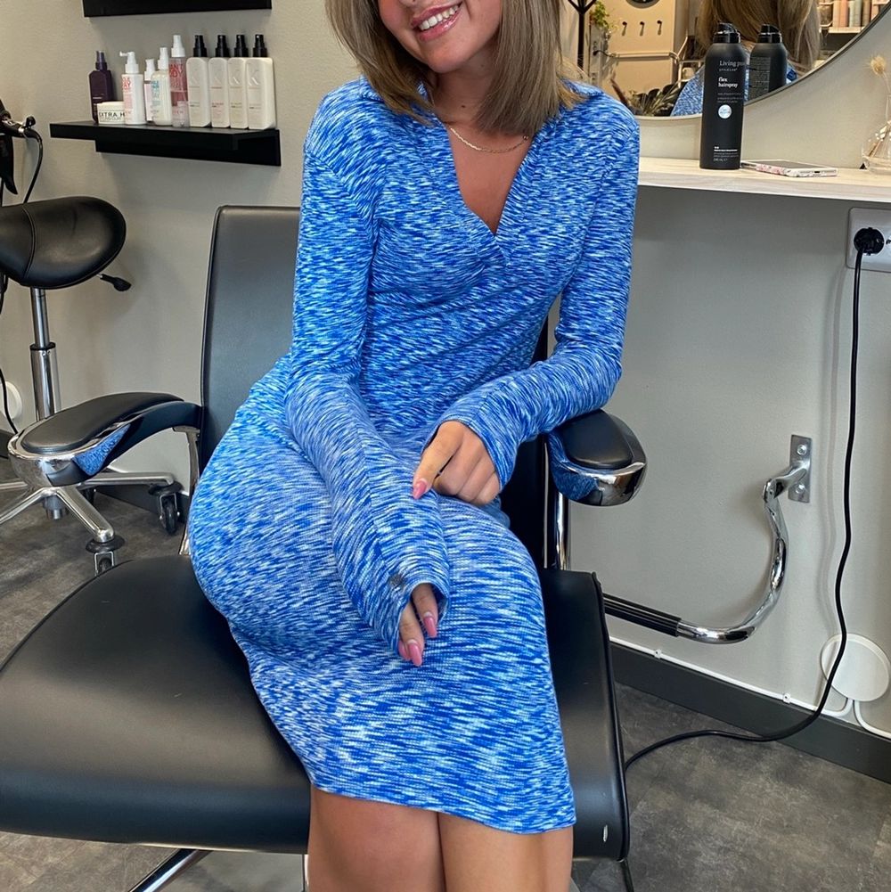 Blå klänning - Gina Tricot | Plick Second Hand