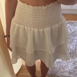 Volangkjol - Säljer min populära volangkjol från Chelsea då jag har två likadana. 