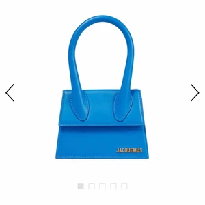 Jaquemus - Tänkte kolla om någon är intresserad av att byta mot annan förg, alternativt köpa. Väskan är i nyskick. Köpt på My Theresa. Hör av er vid frågor!  :)