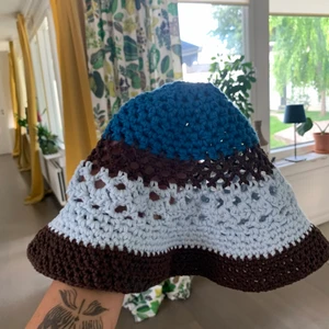 Virkad bucket hat  - Virkad bucket hat i storlek medium 