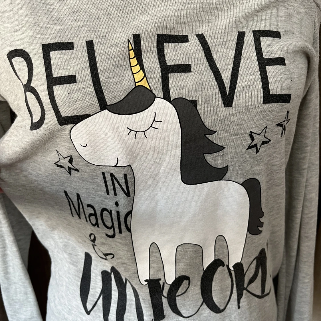 Grå tröja i stl.S-M (36-38) - 90