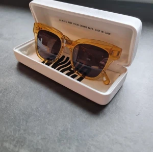 Chimi solglasögon - Säljer dessa jättefina chimis i modellen 005 färg mango😍