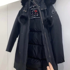 Mosse knuckles jacka dam  - Mosse knuckles jacka  Dam  Storlek M    Inga skador osv.. Pris kan diskuteras vid snabbaffär  