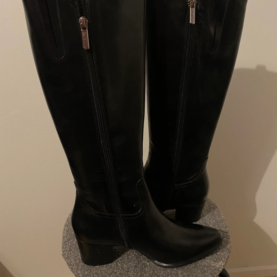 Knähöga läderstövlar Novitas - 91