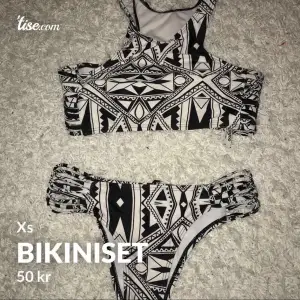Säljer detta bikiniset då det är för litet på mig. I storlek S men sitter mer som en XS. Säljer den för 50kr+frakt😊