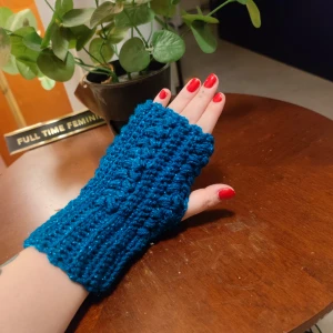 Virkade torgvantar ✨ - Hemmavirkade glittriga vantar i mjukt garn som inte kliar det minsta! 🌸