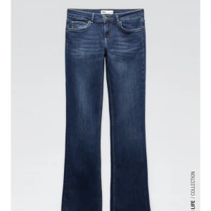 Low Rise bootcut jeans från zara! - Som nya jeans, endast använda en gång och kan ej skicka tillbaka pga att lapp är borttagen. Inga slitningar (ny skickk) 