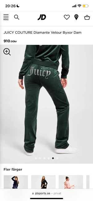 Juciy byxor oanvända 350 för hela dressen  - Säljer mina juciy byxor på grund av att dom är för stora på mig.❤️ dom är mörkgrön med diamanter tröjan finns även. Byxorna är använda Max 8 gånger tröjan har en liten skada på ”J” på blixtlåset annars är den i bra skick. SÄLJER HELA DRESSEN FÖR 600 + frak