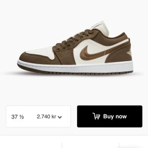 Air jordan 1 dunk low - Säljer mina fina Air Jordan 1 dunk low, använda endast 3 gånger, som nya. Köpta för 2740 kr på Restocks. Storlek 37,5. Pris kan diskuteras. Skickar fler bilder vid intresse 