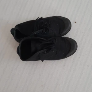 Svarka kängor - Svarta kängor. Fint skick, 50kr.