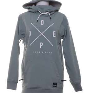 Dope Jacka  - Säljer min fina turkosa dope jacka. Den är nästan aldrig använd. Den är i storlek S/XS men är oversize så skulle passa M. och den är köpt för 1300 kr på dopes hemsida. Den är en perfekt skidjacka o väldigt skön/varm i materialet. Pris kan diskuteras💗