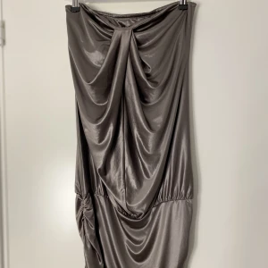 Klänning - Tubklänning från Jaspal i storlek L