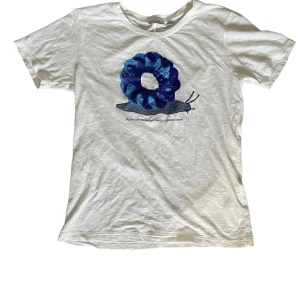 Undercover - Rare japansk undercover x uniqlo tee i bra skick, cond 9/10