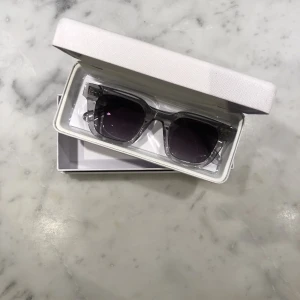 Chimi Grey Solglasögon  - Bra skick, köptes för 1200! Hör av dig vid funderingar 🤙🏼