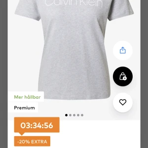 Calvin Klein  - Bekväm och fin CalvinKlein tröja men dock inte min stil riktigt längre. Använd bara 2-4 gånger. 