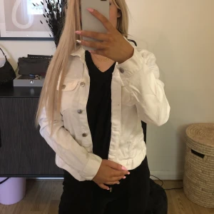 Jeans jacka  - Ifrån bubbleroom