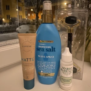 billiga produkter  - nypris ca 800kr. foundation, faceroller, wavespray, buffering lotion. facerollern är aldrig använd och de andra endast testade. säljer då de tyvärr inte kommer till användning hos mig och hoppas att de kan komma till användning hos någon annan.❤️