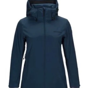 Peak performance skidjacka dam - Peak performance vinter/skidjacka. Storlek på xs, använd fåtal gånger. Första bilden är lånad för att visa den rätta färgen. Bara att höra av dig om du vill ha mer bilder! Nypris 2995, säljer för 1300kr