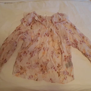 Rosa blus - Den är i bra skick, aldrig använd. Fick av min syster i födelsedagspresent detta år.