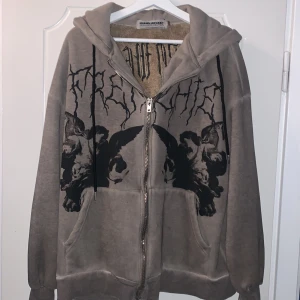 ZERO-ZERO WEATHER hoodie - Jättefin hoodie som är knappt använd. Den är väldigt varm och mysig som passar med många outfits. Går jättebra och använda som jacka då den är varm. ! Köparen står för frakten !