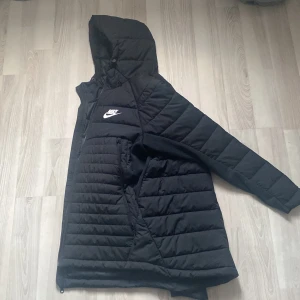 Nike jacka  - Hej! Säljer min Nike hybrid jacka 