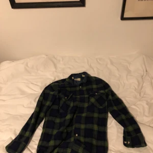 Stickad flanell skjorta  - Stickad flanell