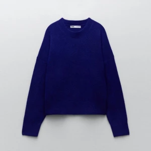 Stickad tröja zara - Säljer min fina stickade tröja från zara som jag köpte förra året. Tröjan är knappt använd och ser i princip helt ny ut!