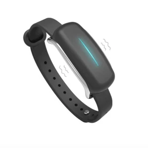 Bond touch armband - Armband som skickar vibrationer till varandra. Perfekta presenten till en partner eller kompis. Användes i ett par månader, väldigt bra skick. Nypris: 800kr  Svarar gärna på fler frågor! 💕