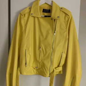 Skinnjacka  - Helt ny oanvänd! Storlek 36/38 Kan postas eller mötas upp 