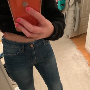 Jeans - Ett par straight jeans från J.Lindeberg som är helt oanvända!❤️‍🔥💕