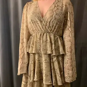 Fin klänning från NA-KD som inte kommer till användning❣️kontakta för fler bilder/frågor!❤️ köpare står för frakt