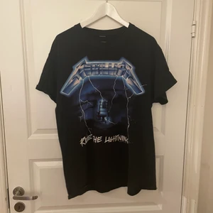 Vintage Metallica t-shirt - Riktigt fet Metallica tee perfekt för dig med M-L passar även S men oversized.