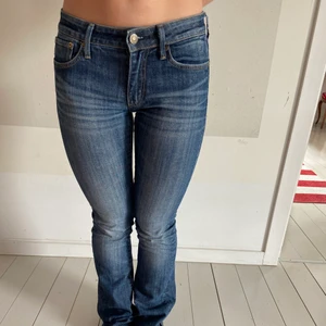 Crocker low waist  - Bootcutjeans från crocker med låg midja, säljs inte längre och finns därav få kvar. Storlek: 27/34