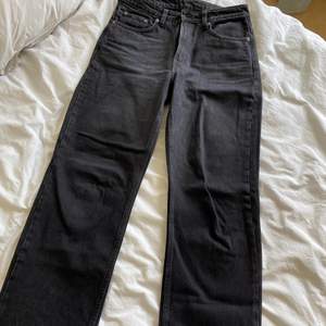 Snygga jeans från Weekday. Storlek 28/32. Knappt använda
